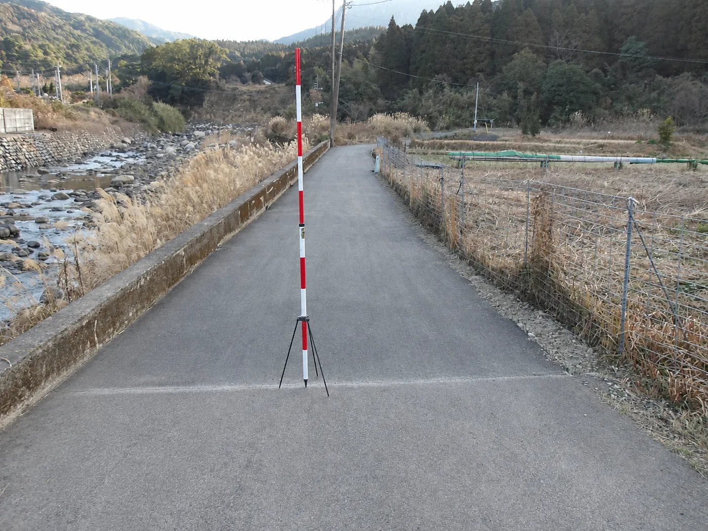 河川沿いに整備された地域道路